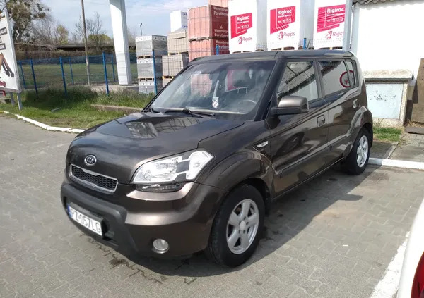 kia Kia Soul cena 18900 przebieg: 218000, rok produkcji 2009 z Poznań